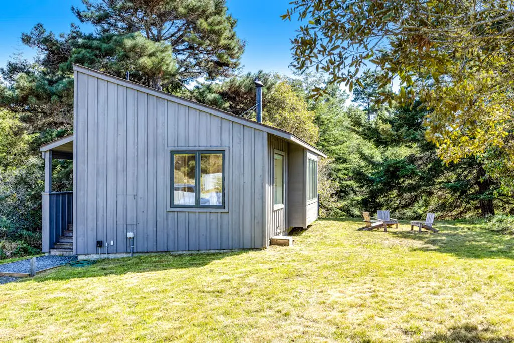 Madrone Cottage - Sea Ranch cottage with private hot tub in the redwoods, dogs welcome
