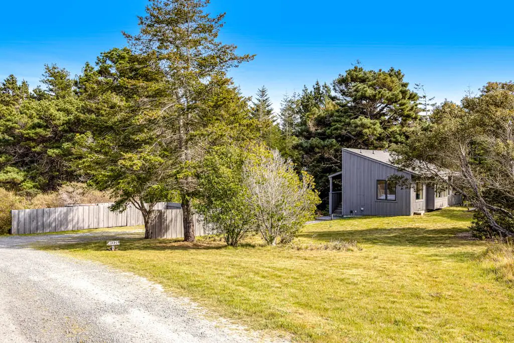 Madrone Cottage - Sea Ranch cottage with private hot tub in the redwoods, dogs welcome