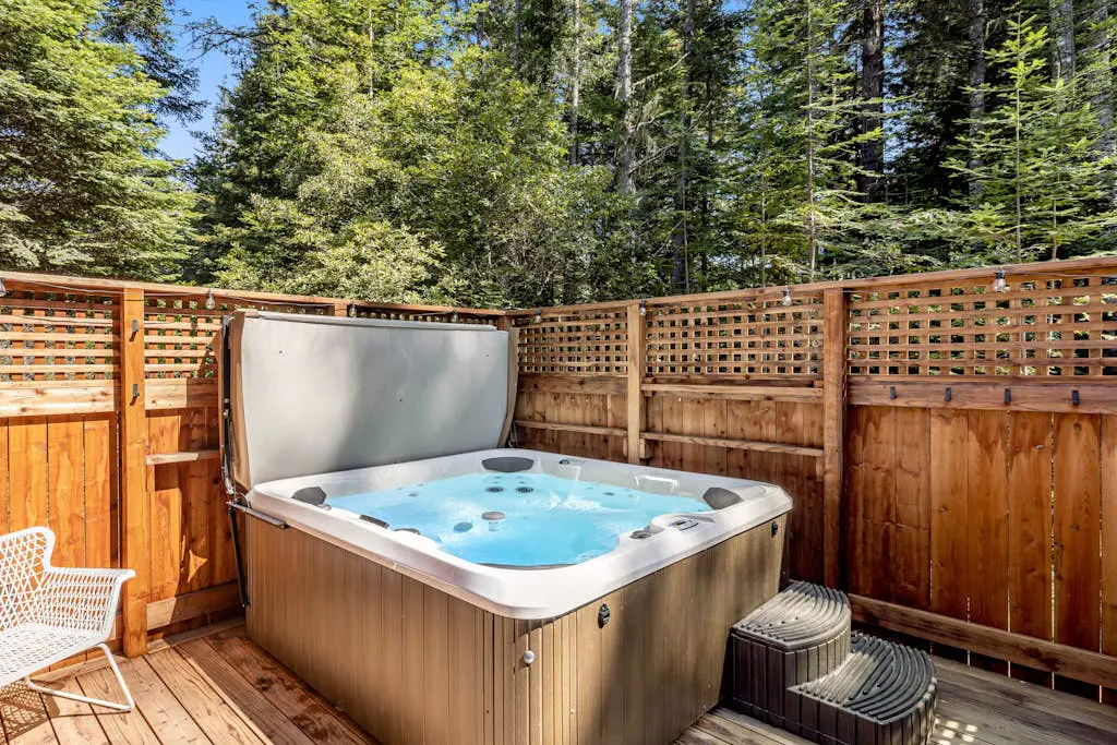 Stargaze - Newly built Gualala home with private hot tub among the redwoods