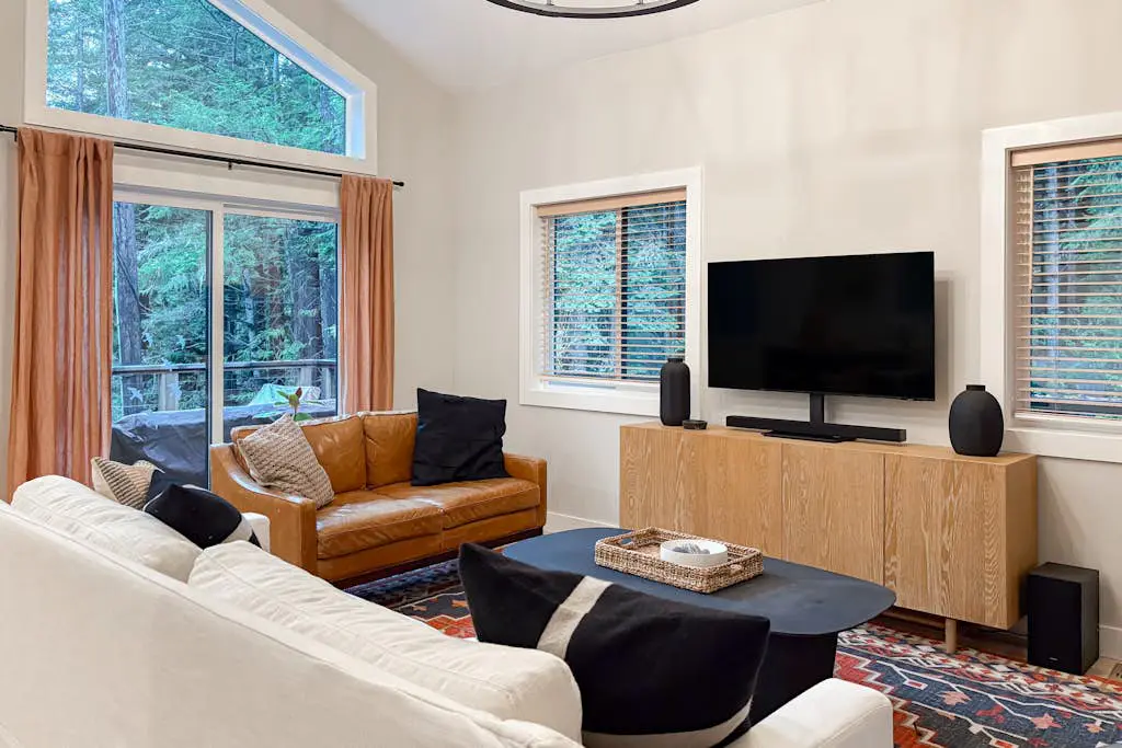 Stargaze - Newly built Gualala home with private hot tub among the redwoods