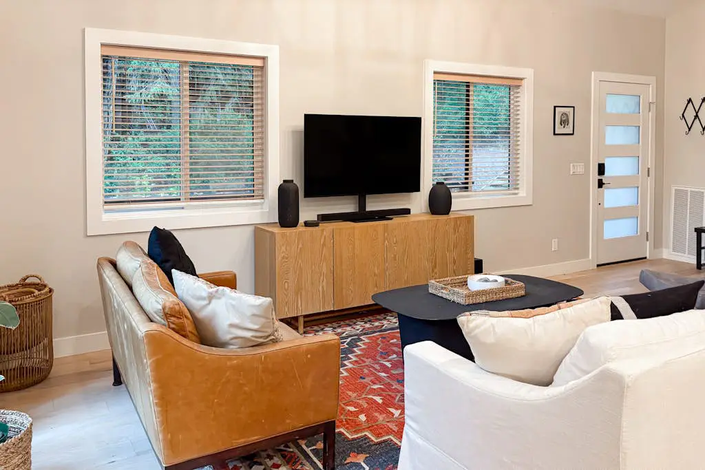 Stargaze - Newly built Gualala home with private hot tub among the redwoods