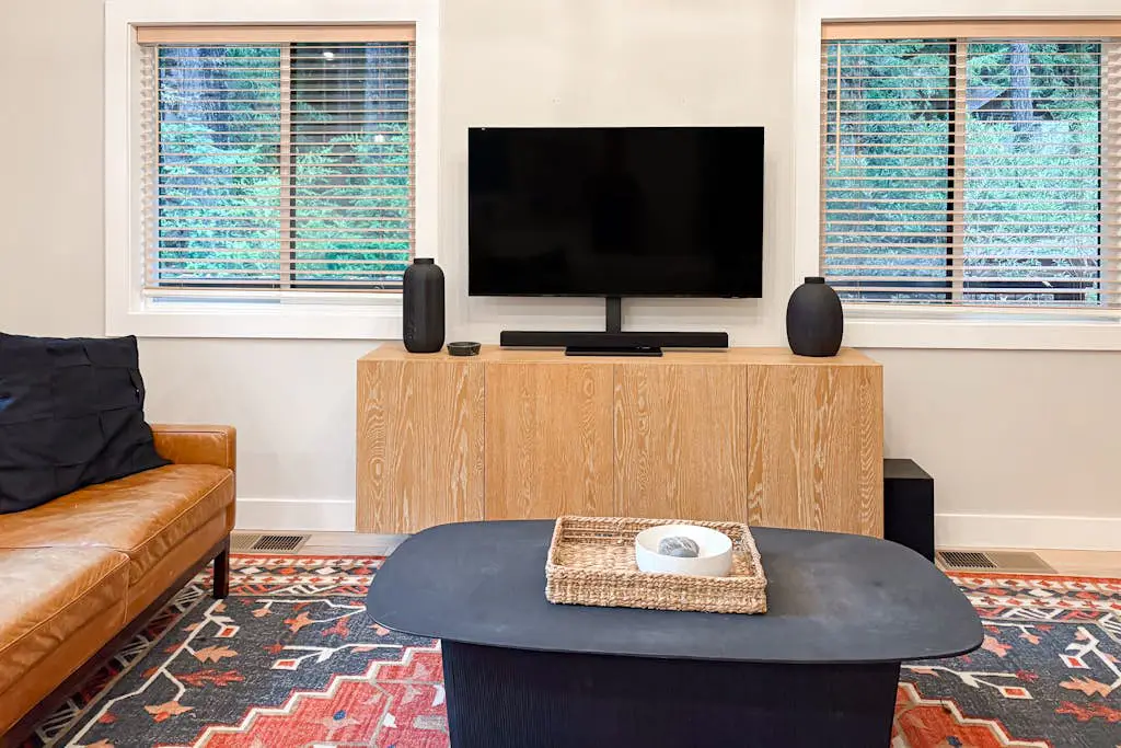 Stargaze - Newly built Gualala home with private hot tub among the redwoods