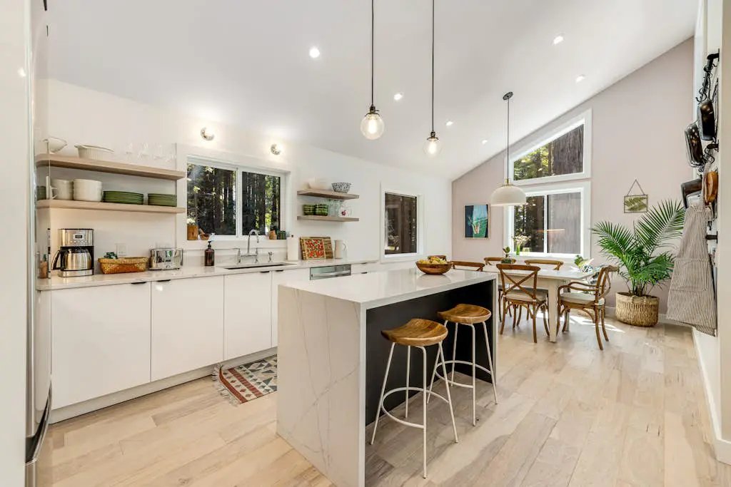 Stargaze - Newly built Gualala home with private hot tub among the redwoods
