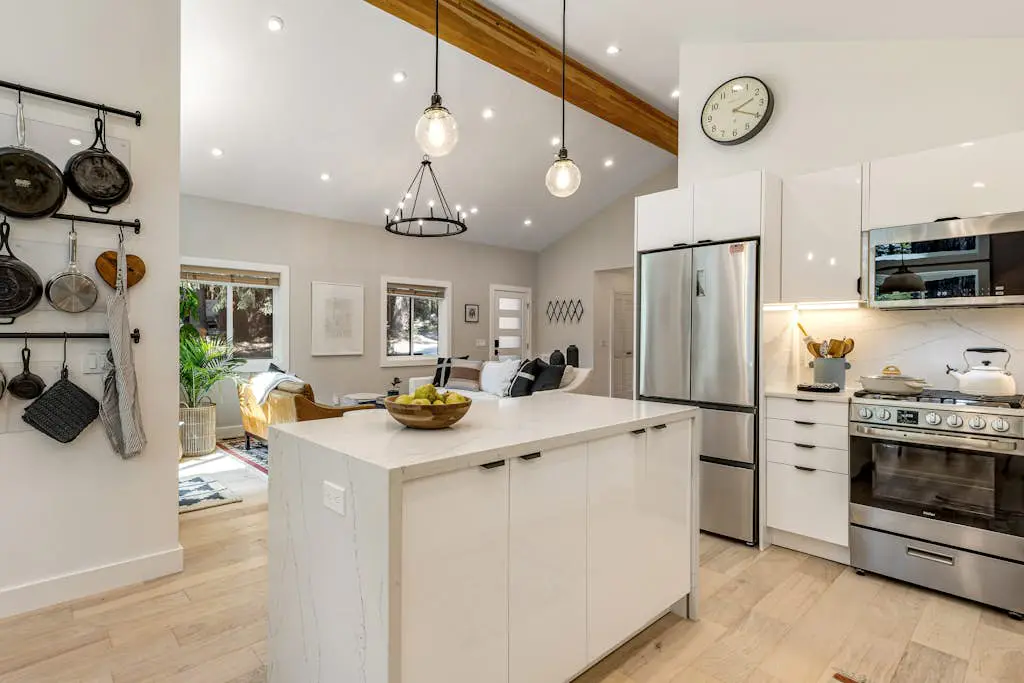 Stargaze - Newly built Gualala home with private hot tub among the redwoods