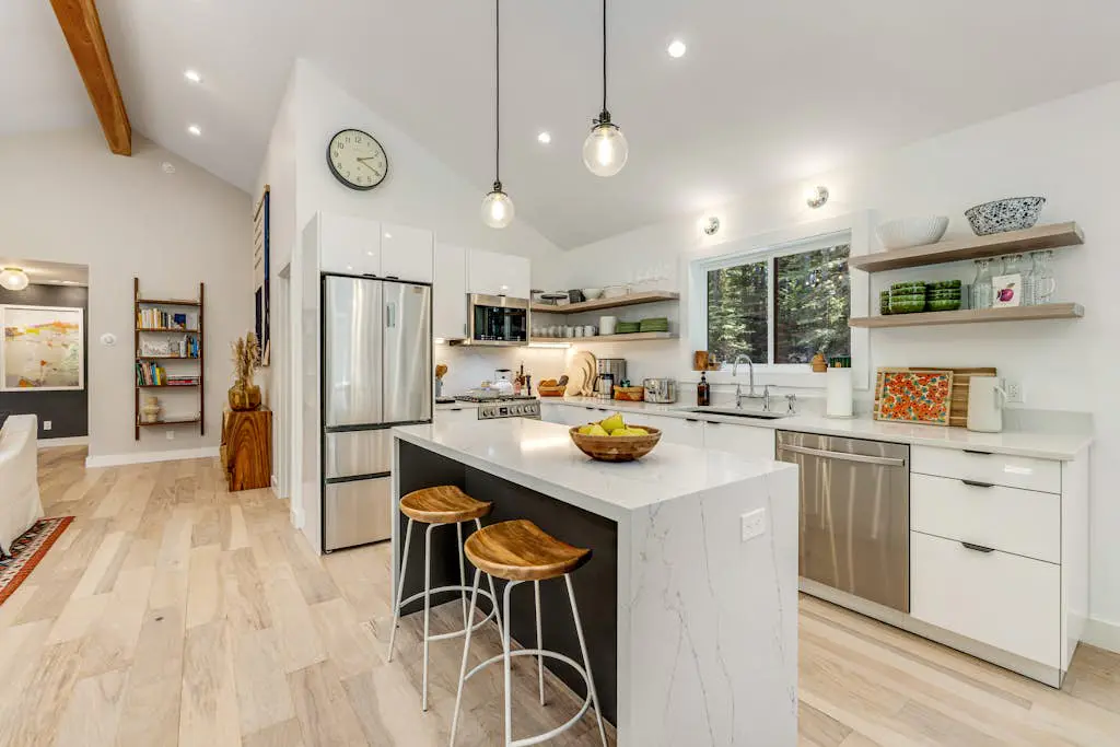 Stargaze - Newly built Gualala home with private hot tub among the redwoods