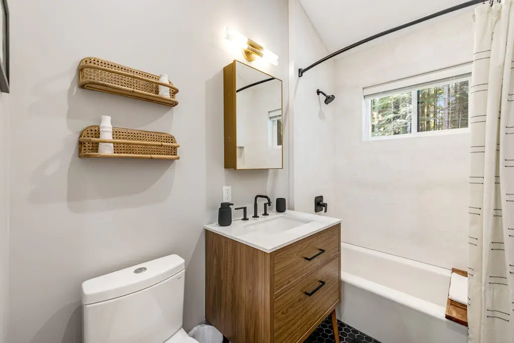 Stargaze - Newly built Gualala home with private hot tub among the redwoods
