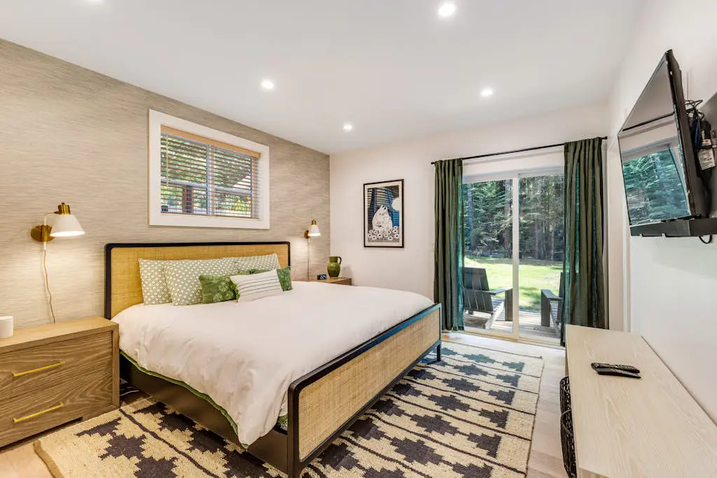 Stargaze - Newly built Gualala home with private hot tub among the redwoods