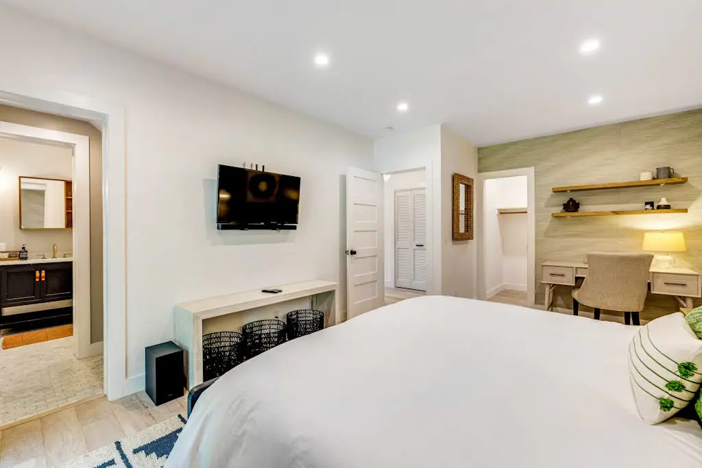 Stargaze - Newly built Gualala home with private hot tub among the redwoods