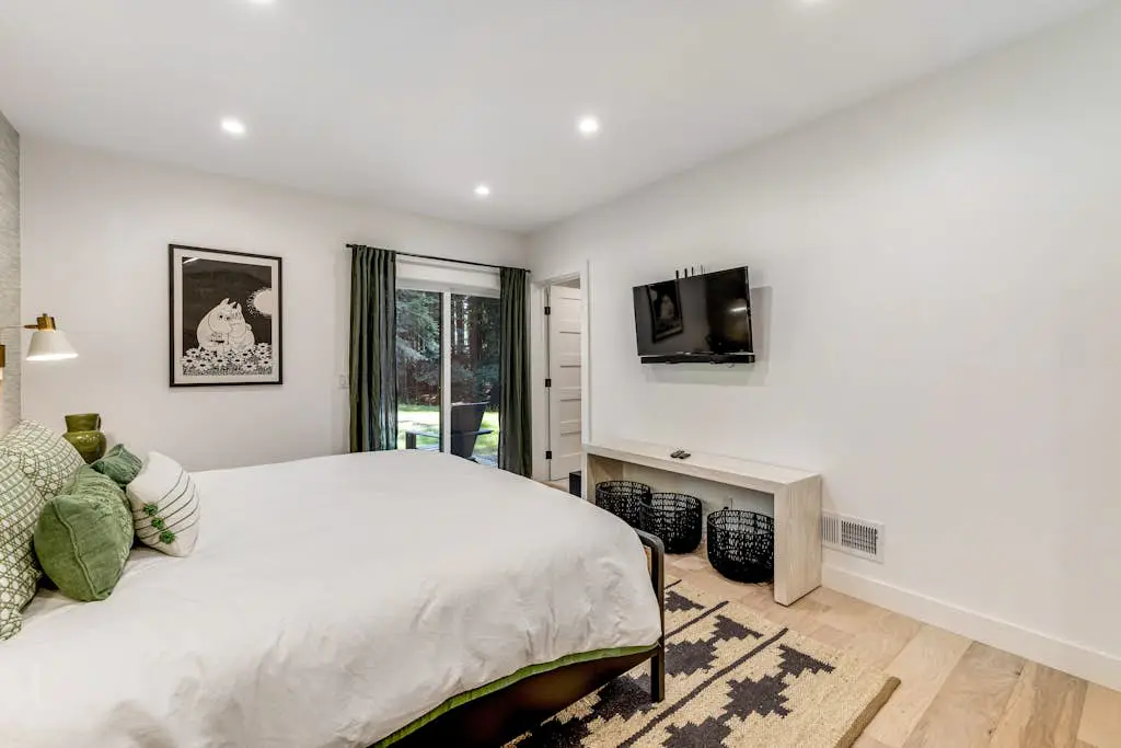 Stargaze - Newly built Gualala home with private hot tub among the redwoods
