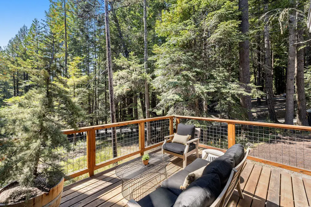 Newly built Gualala home with private hot tub among the redwoods
