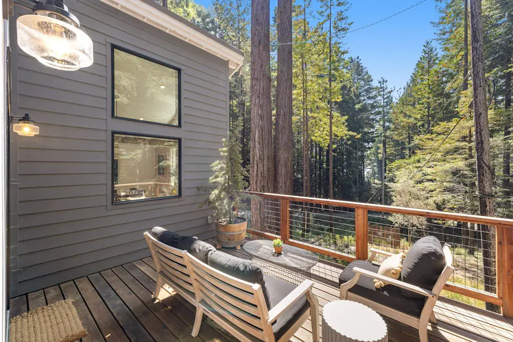 Stargaze - Newly built Gualala home with private hot tub among the redwoods