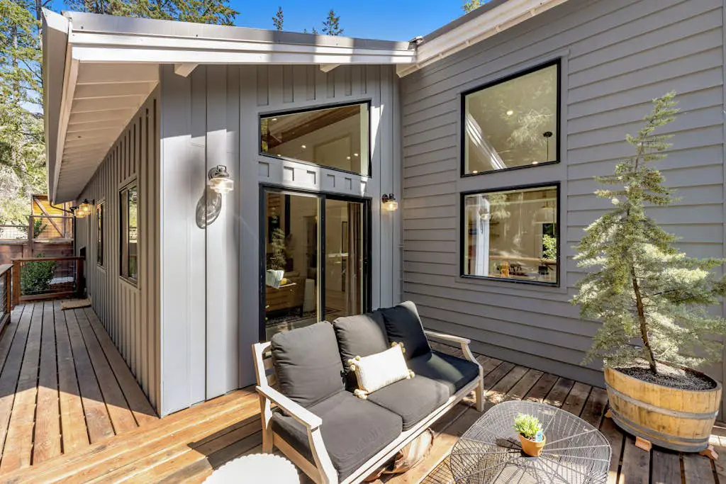 Stargaze - Newly built Gualala home with private hot tub among the redwoods