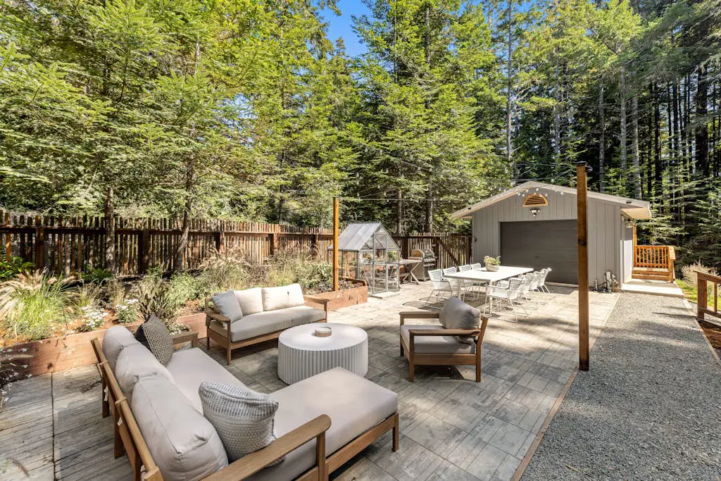 Stargaze - Newly built Gualala home with private hot tub among the redwoods