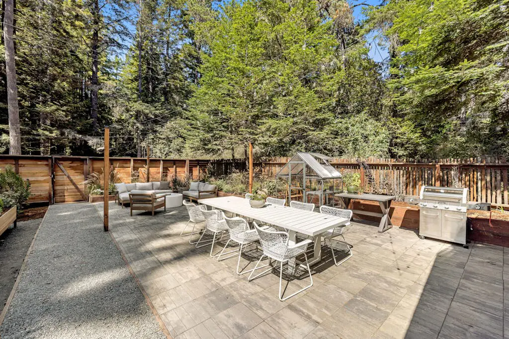 Stargaze - Newly built Gualala home with private hot tub among the redwoods