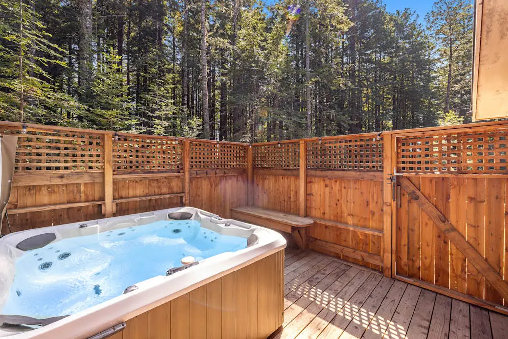 Stargaze - Newly built Gualala home with private hot tub among the redwoods