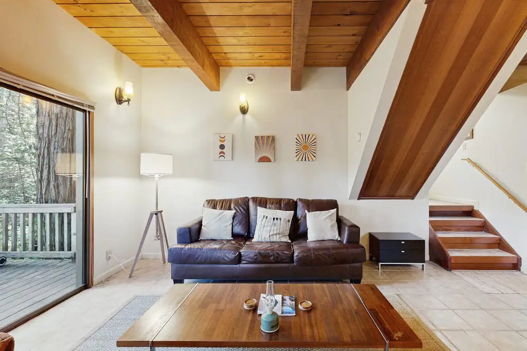 Dog-friendly forest retreat among redwoods, walk to Hot Spot & Gualala River