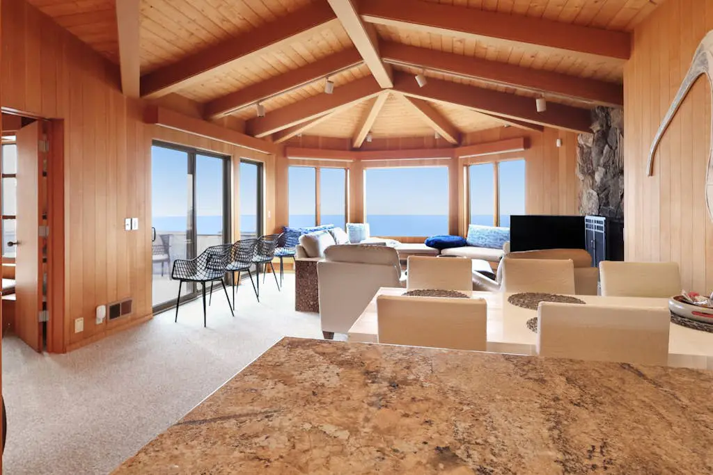 White Waters - Oceanfront seaside home with balcony & sweeping ocean views