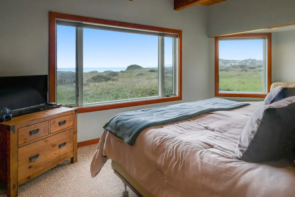 White Waters - Oceanfront seaside home with balcony & sweeping ocean views