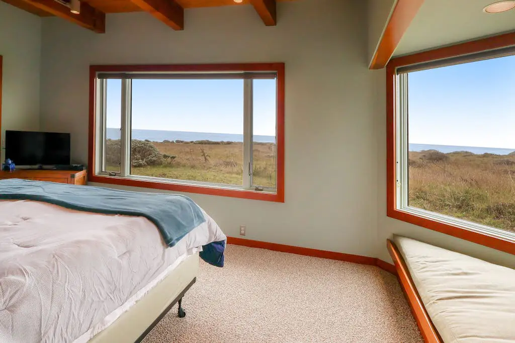 White Waters - Oceanfront seaside home with balcony & sweeping ocean views