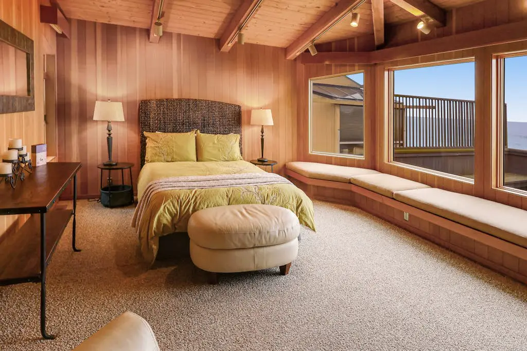 White Waters - Oceanfront seaside home with balcony & sweeping ocean views