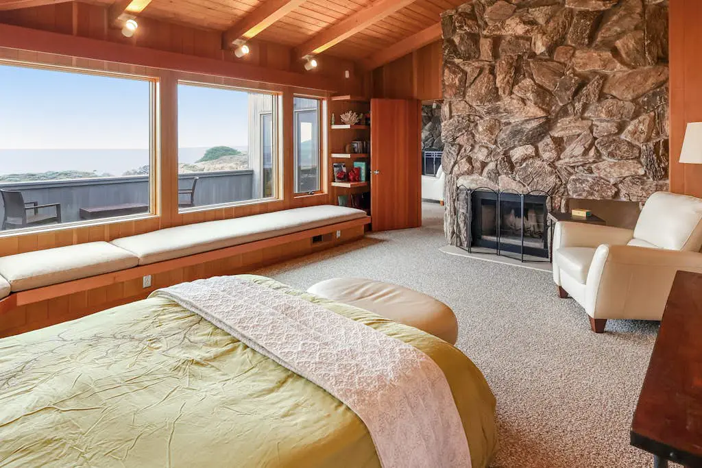 White Waters - Oceanfront seaside home with balcony & sweeping ocean views