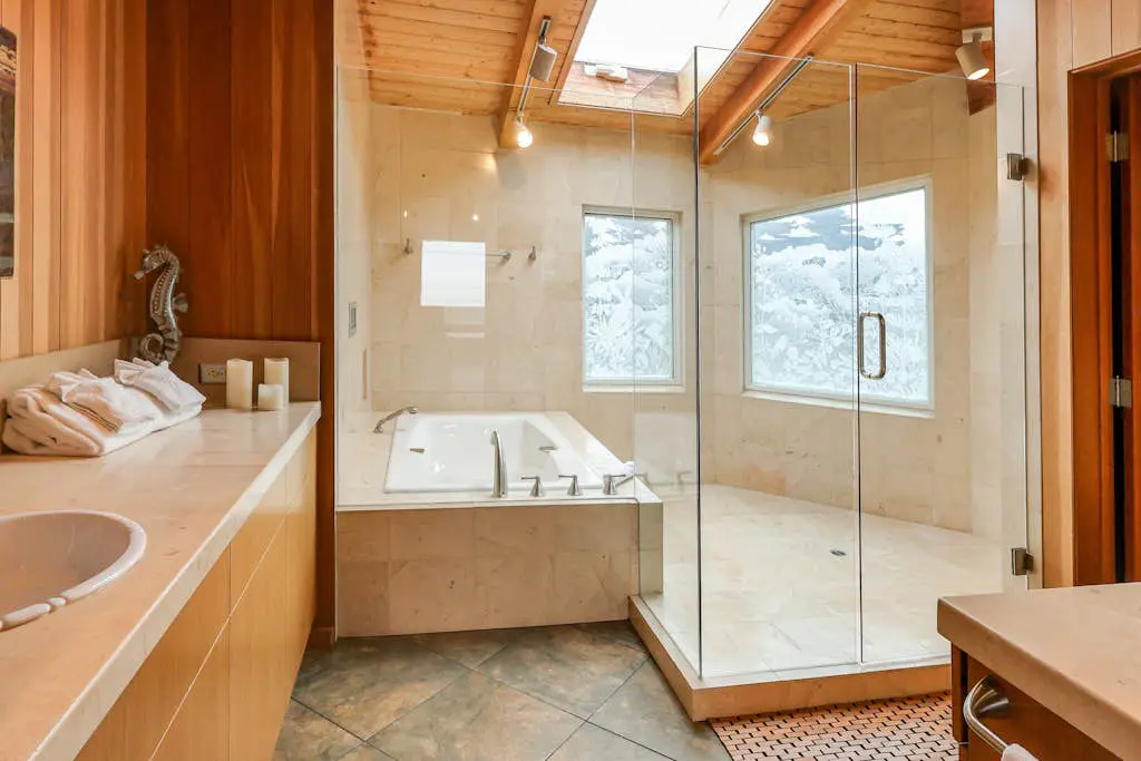 White Waters - Oceanfront seaside home with balcony & sweeping ocean views