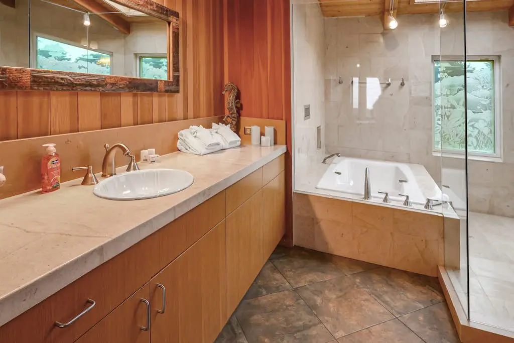 White Waters - Oceanfront seaside home with balcony & sweeping ocean views