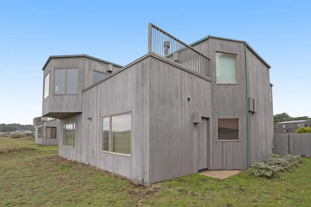 White Waters - Oceanfront seaside home with balcony & sweeping ocean views