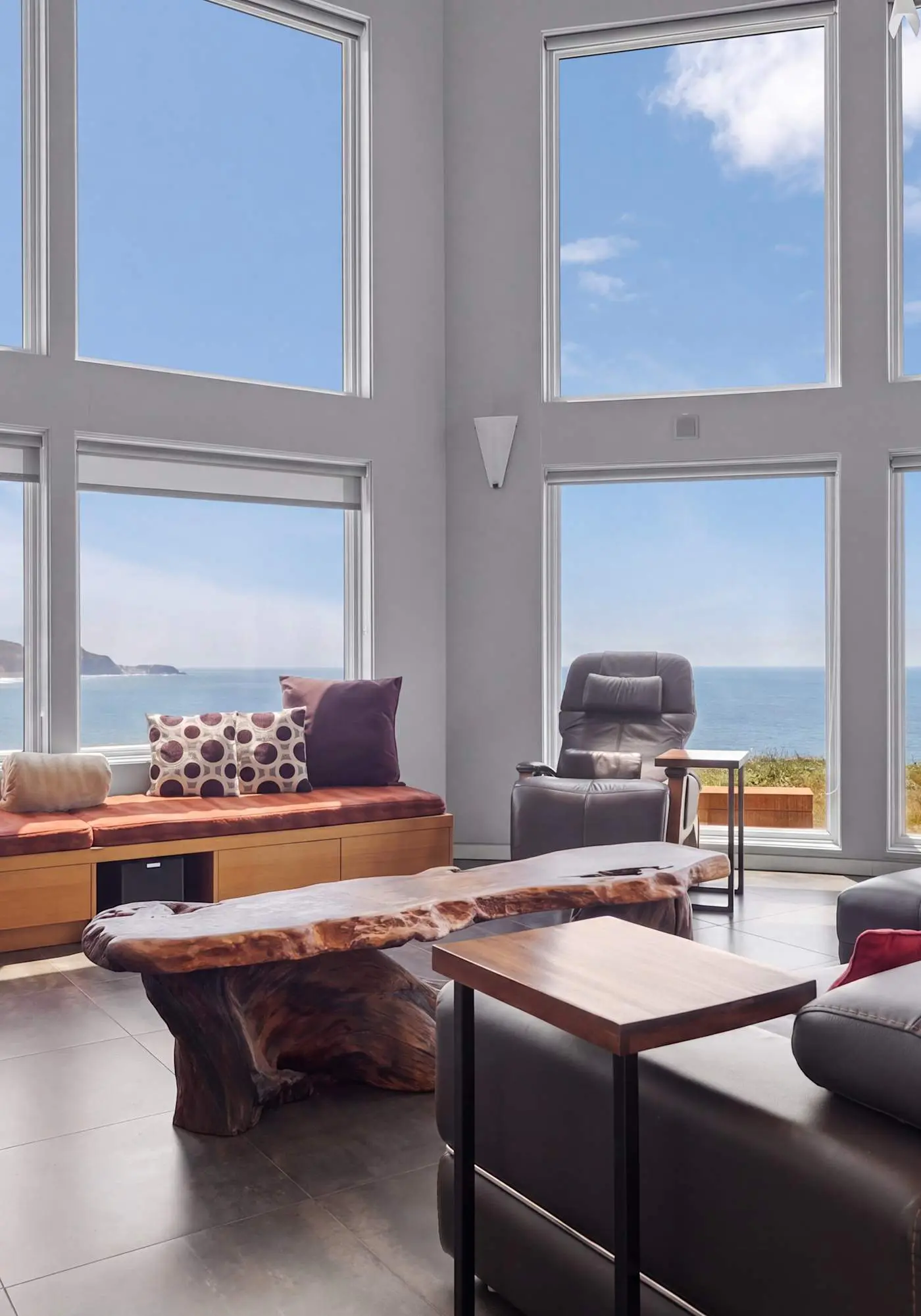 Pacific Bliss Haven - Luxury oceanfront home with 270-degree views, hot tub & 2 fireplaces