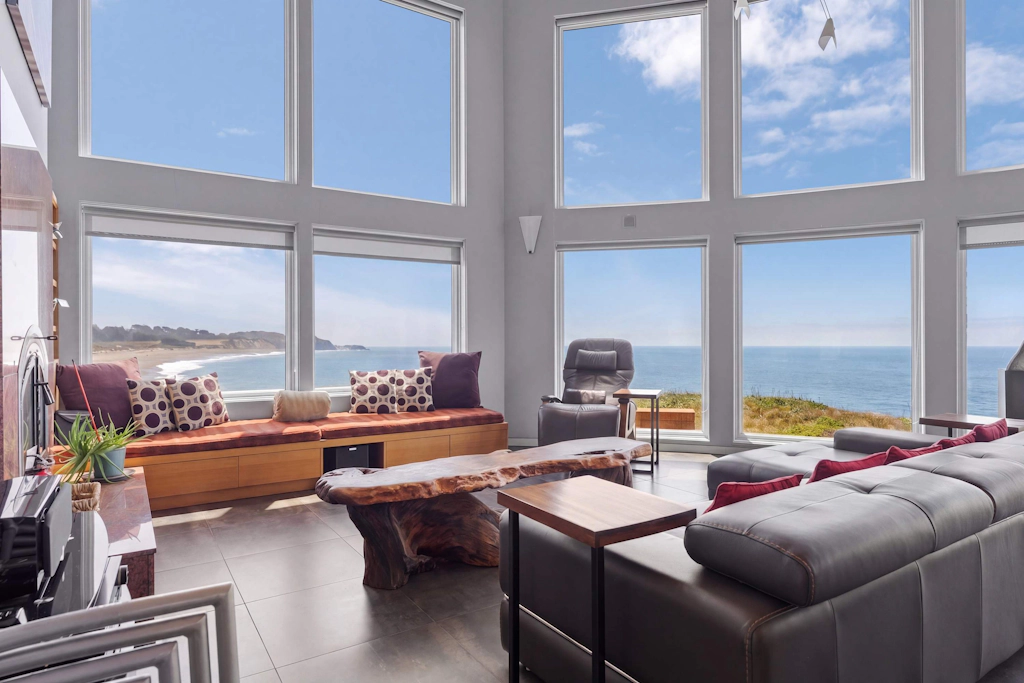 Pacific Bliss Haven - Luxury oceanfront home with 270-degree views, hot tub & 2 fireplaces