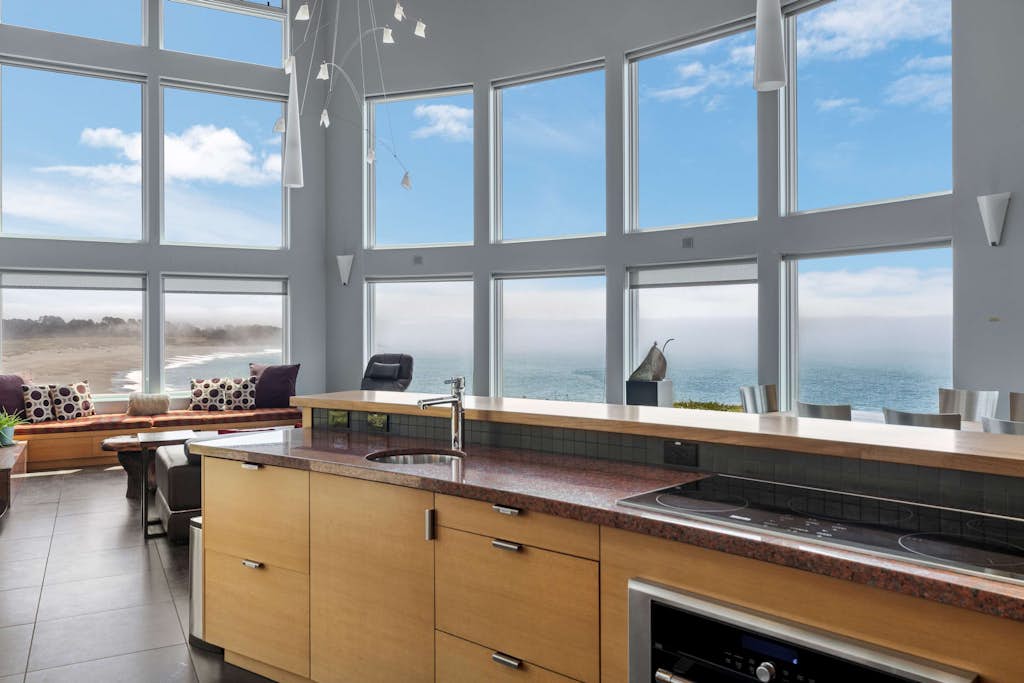 Pacific Bliss Haven - Luxury oceanfront home with 270-degree views, hot tub & 2 fireplaces