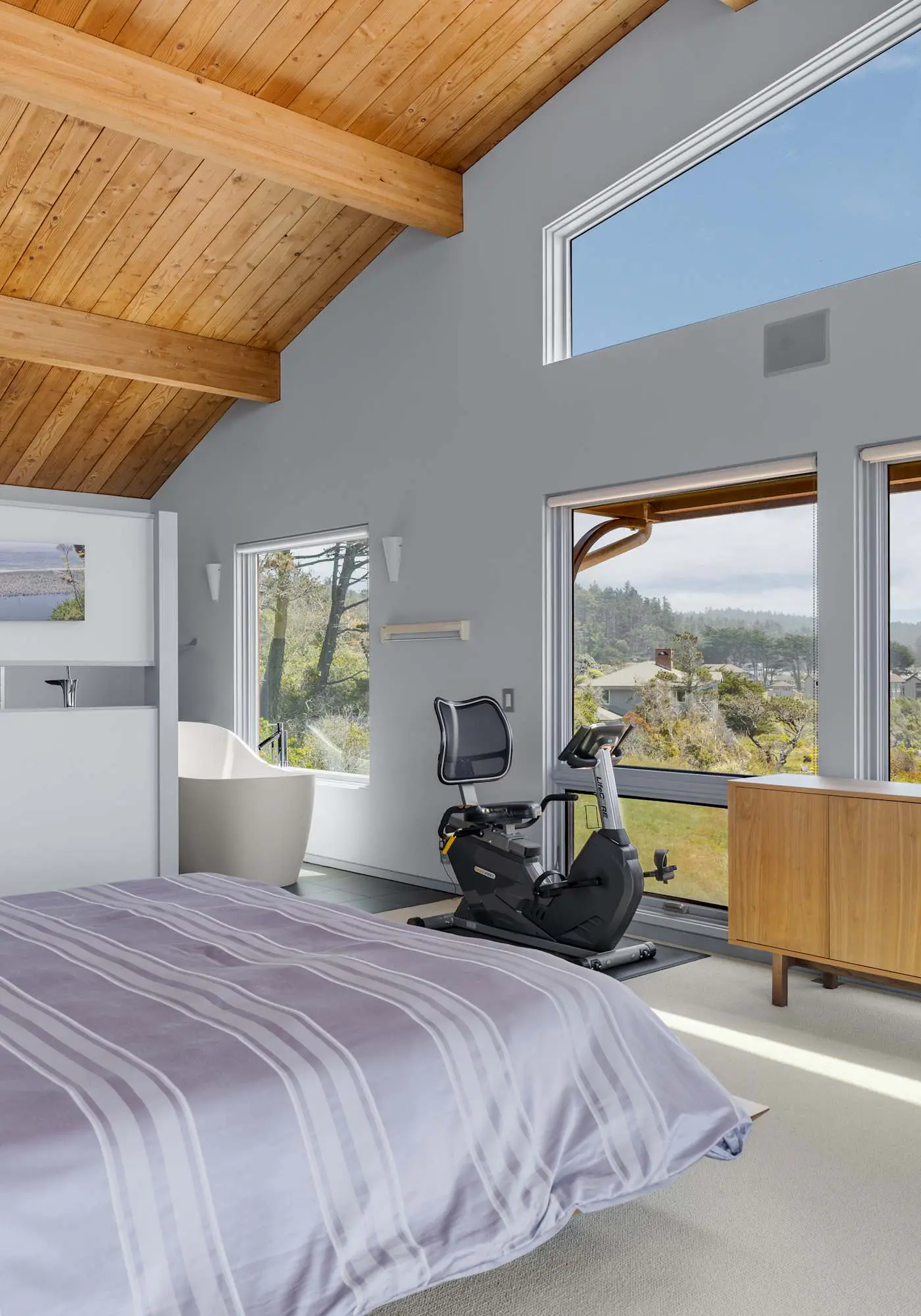 Pacific Bliss Haven - Luxury oceanfront home with 270-degree views, hot tub & 2 fireplaces