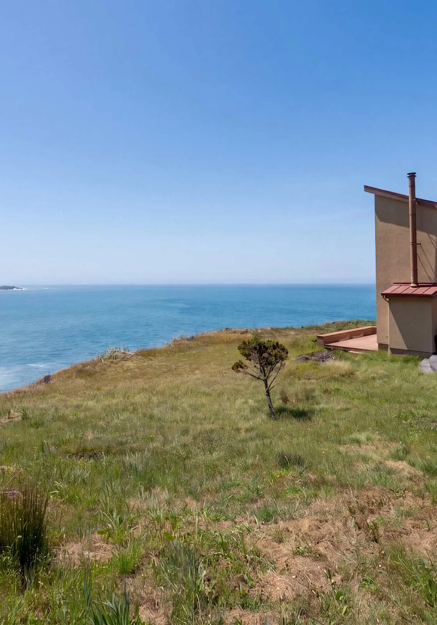 Pacific Bliss Haven - Luxury oceanfront home with 270-degree views, hot tub & 2 fireplaces