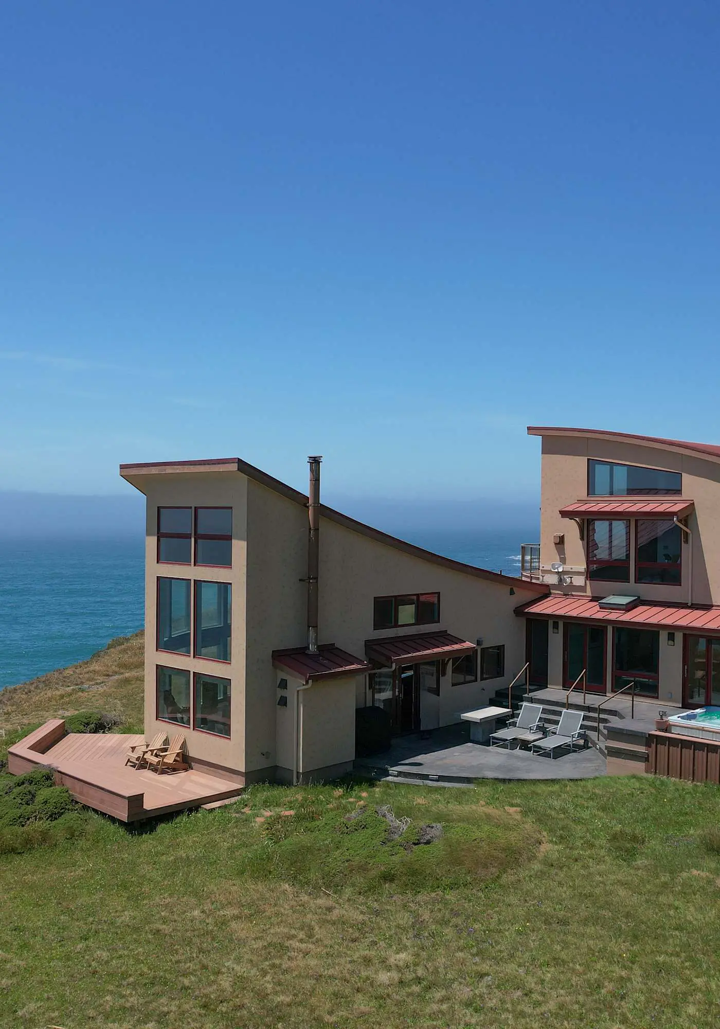 Pacific Bliss Haven - Luxury oceanfront home with 270-degree views, hot tub & 2 fireplaces