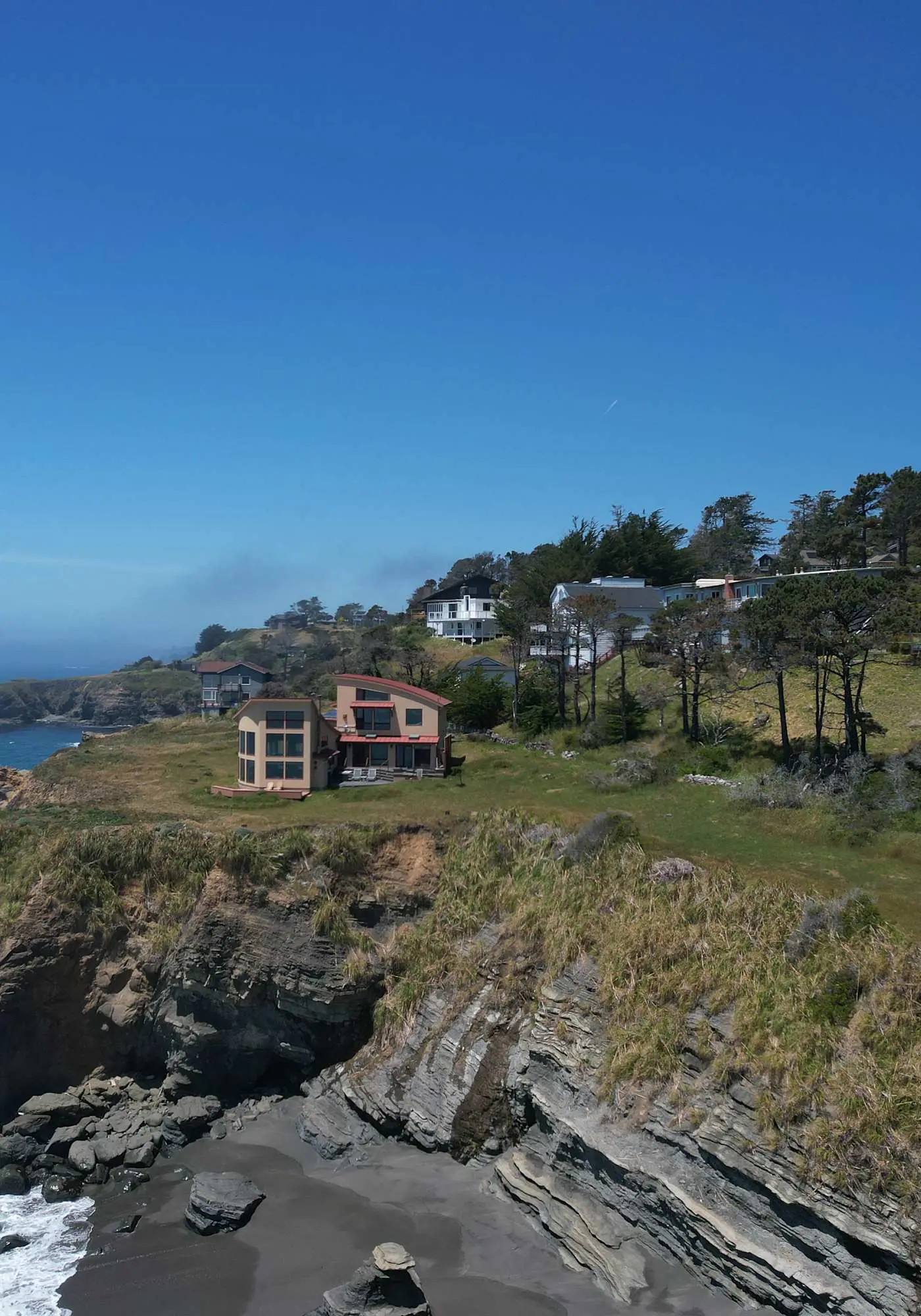 Pacific Bliss Haven - Luxury oceanfront home with 270-degree views, hot tub & 2 fireplaces