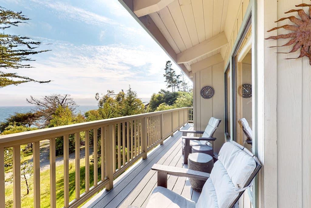 Eagle's Landing - Main House - Updated home with ocean views, private hot tub, fire table, outdoor kitchen