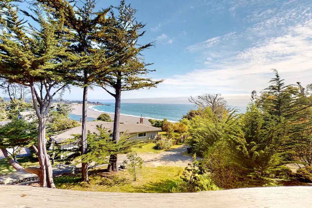 Eagle's Landing - Main House - Updated home with ocean views, private hot tub, fire table, outdoor kitchen