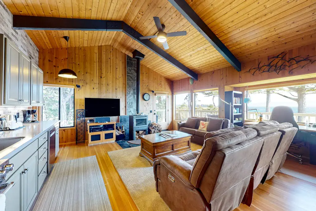 Eagle's Landing - Main House - Updated home with ocean views, private hot tub, fire table, outdoor kitchen
