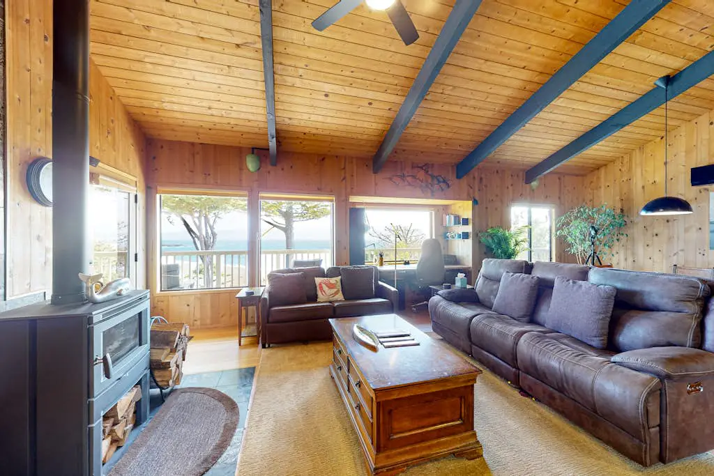 Eagle's Landing - Main House - Updated home with ocean views, private hot tub, fire table, outdoor kitchen