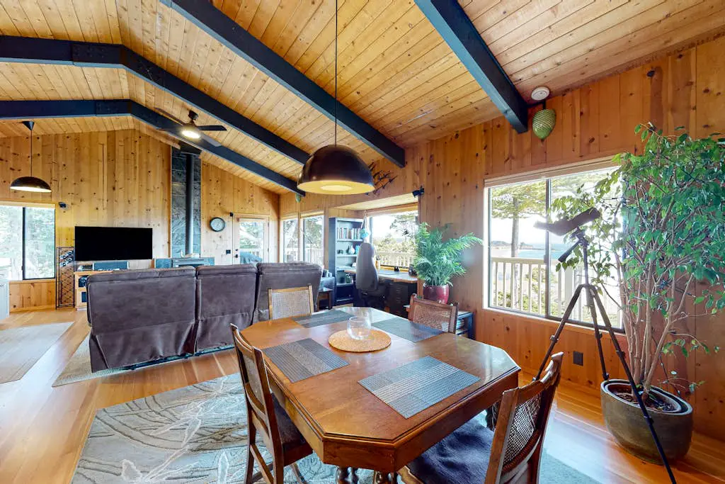 Eagle's Landing - Main House - Updated home with ocean views, private hot tub, fire table, outdoor kitchen