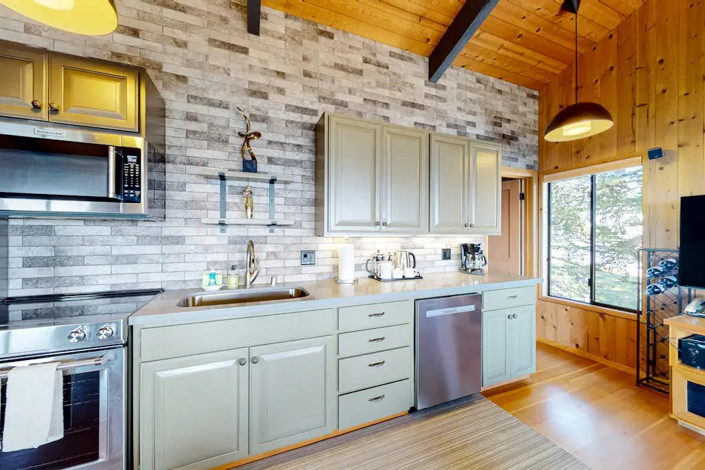 Eagle's Landing - Main House - Updated home with ocean views, private hot tub, fire table, outdoor kitchen