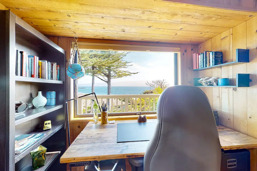 Eagle's Landing - Main House - Updated home with ocean views, private hot tub, fire table, outdoor kitchen