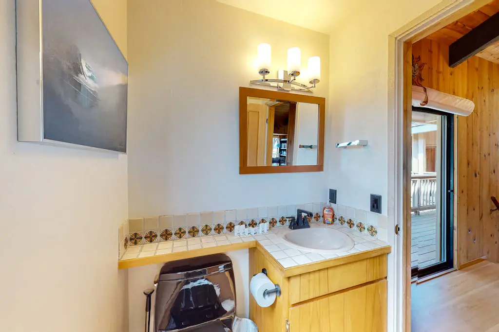 Eagle's Landing - Main House - Updated home with ocean views, private hot tub, fire table, outdoor kitchen