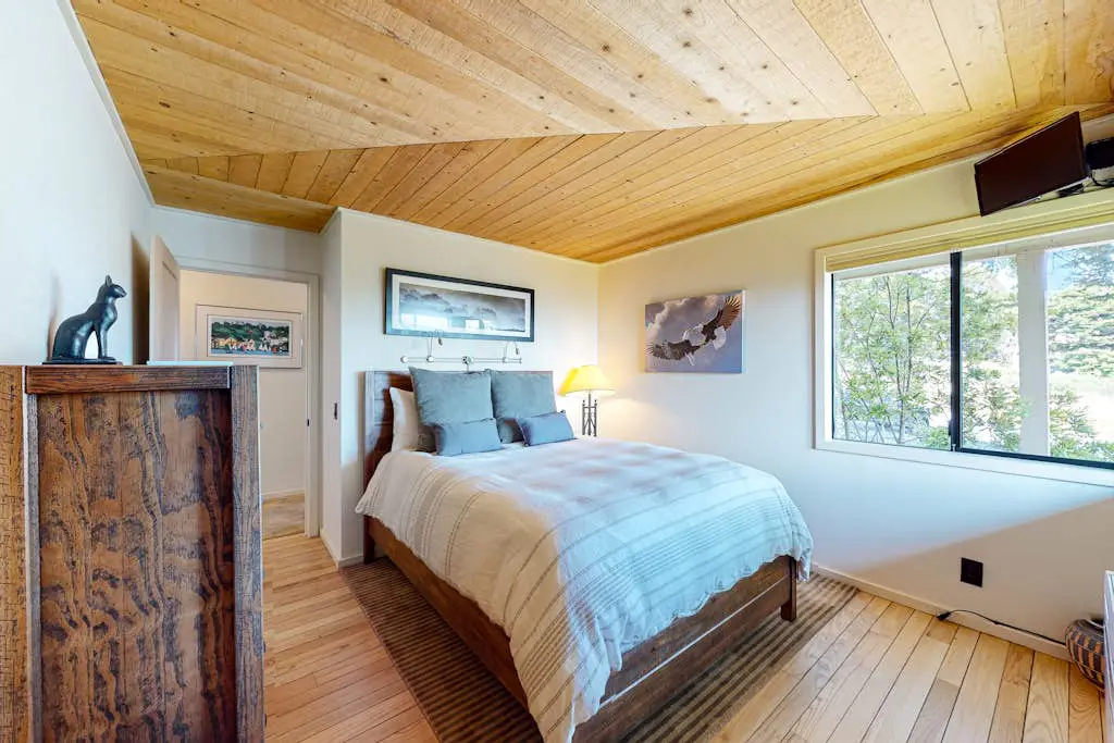 Eagle's Landing - Main House - Updated home with ocean views, private hot tub, fire table, outdoor kitchen