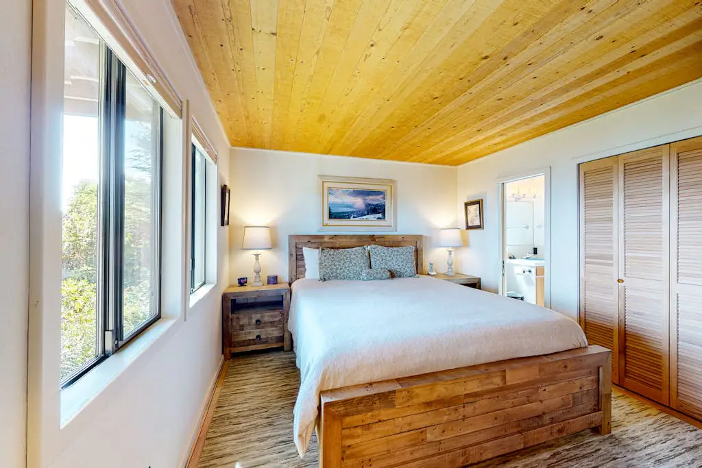 Eagle's Landing - Main House - Updated home with ocean views, private hot tub, fire table, outdoor kitchen