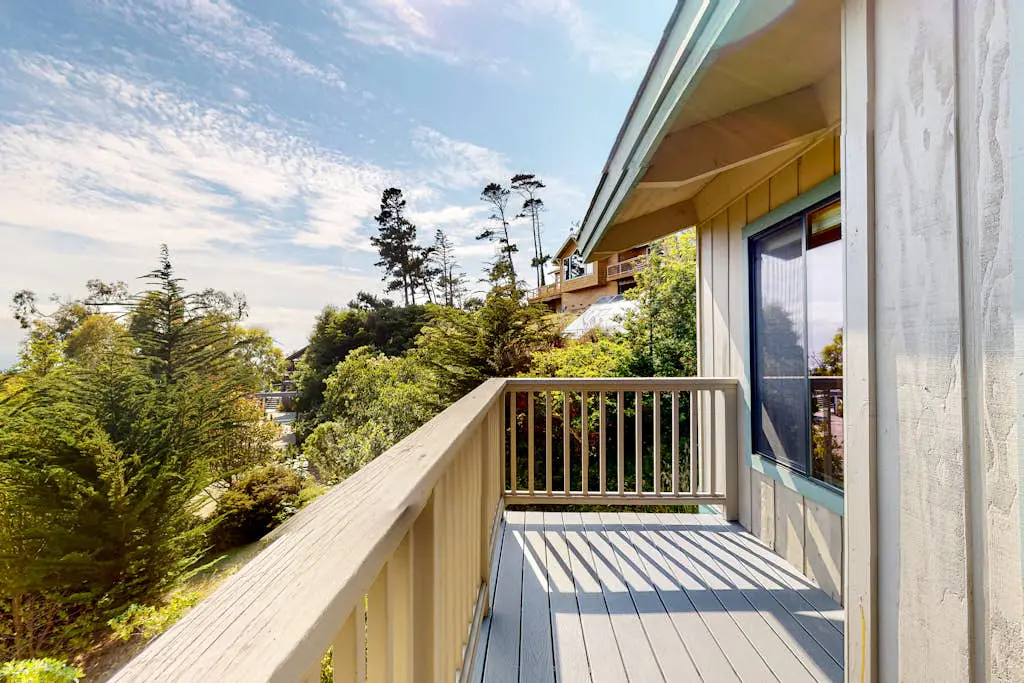 Eagle's Landing - Main House - Updated home with ocean views, private hot tub, fire table, outdoor kitchen