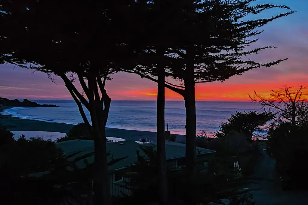 Eagle's Landing - Main House - Updated home with ocean views, private hot tub, fire table, outdoor kitchen