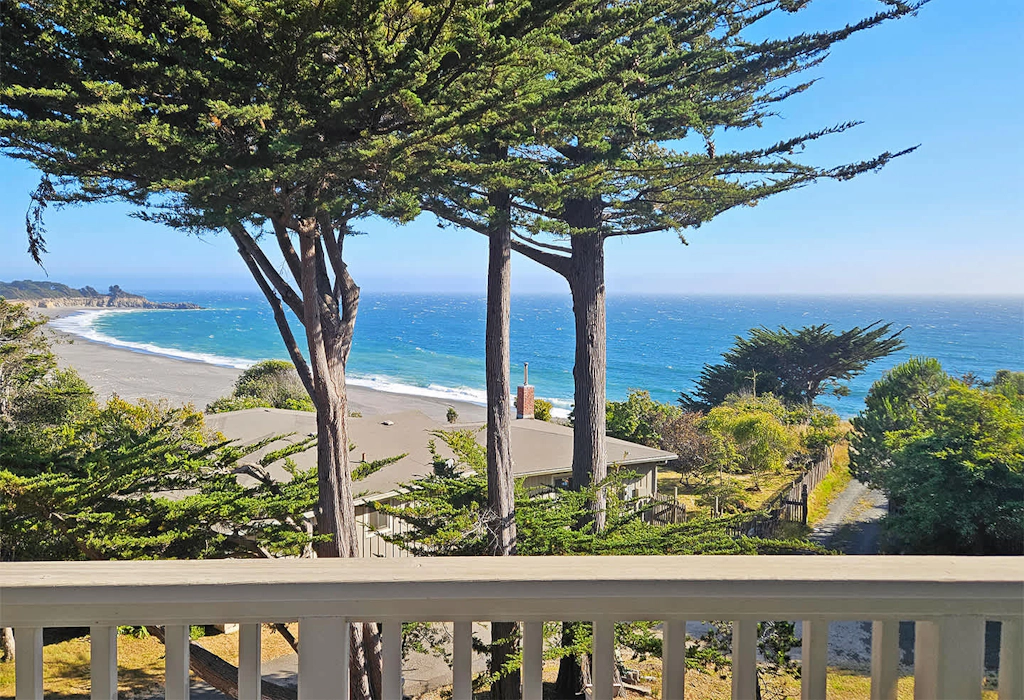 Eagle's Landing - Main House - Updated home with ocean views, private hot tub, fire table, outdoor kitchen