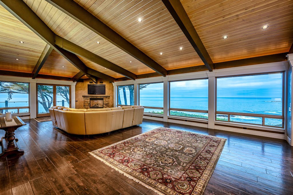 Blufftop home with hot tub & forever oceanfront views & private cottage
