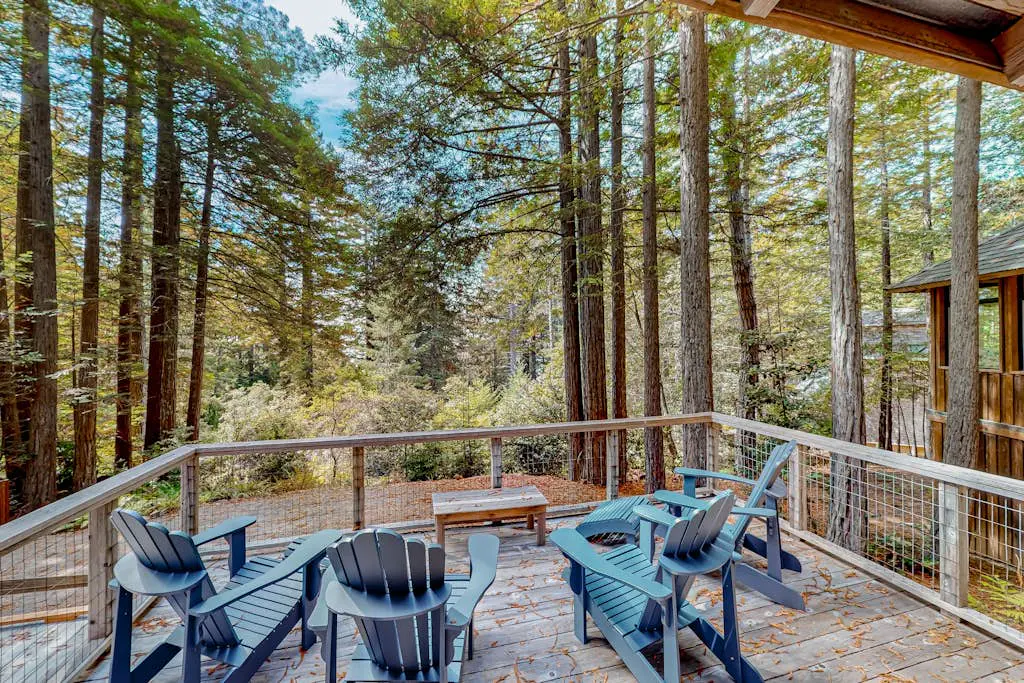 Forested home with deck & grill near the Lodge, dogs welcome